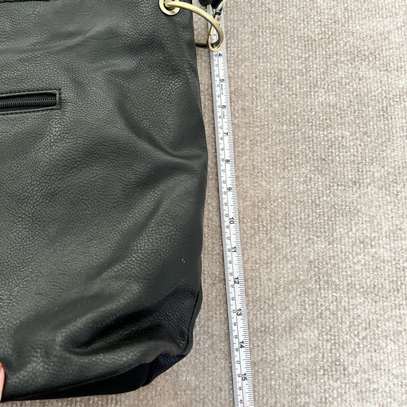 Stylish Black Shoulder Bag with Leopard Guitar Strap - Picture 6 of 7